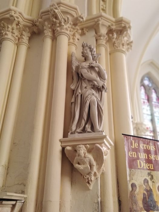 statue : Ange figurant la Foi