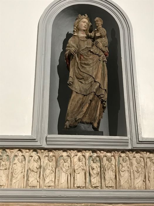 statue : Vierge à l'Enfant