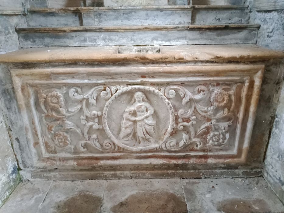 devant d'autel, bas relief