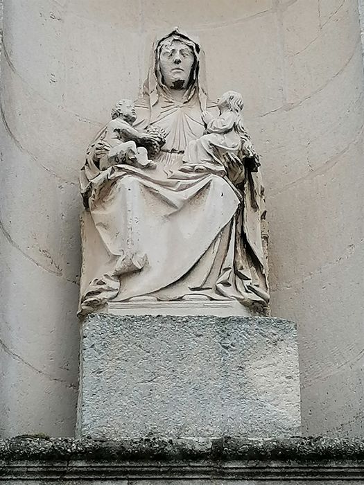 groupe sculpté : Sainte Anne, avec la Vierge et l'Enfant Jésus