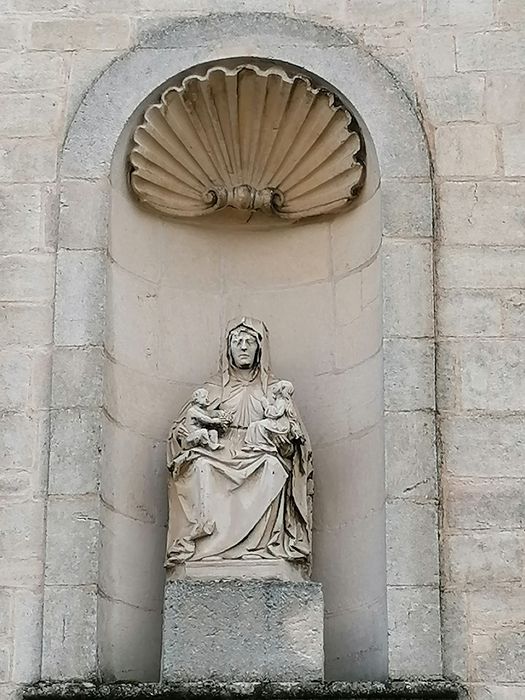 groupe sculpté : Sainte Anne, avec la Vierge et l'Enfant Jésus