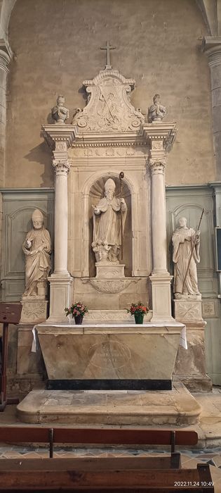 autel, retable Nord, statues : Saint Eloi, saint Nicolas et saint Bernard