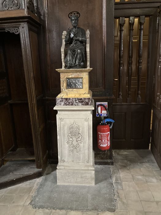 statue : saint Pierre