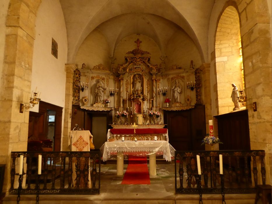 maître-autel, tabernacle, retable, statues : Saint Martin (?), Saint Pierre, Saint Paul