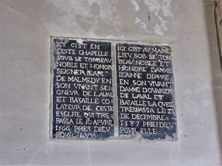 plaque funéraire (inscriptions funéraires) à la mémoire de Jean de Malmédy, seigneur de Bazeilles, et de Jeanne d'Ypres son épouse