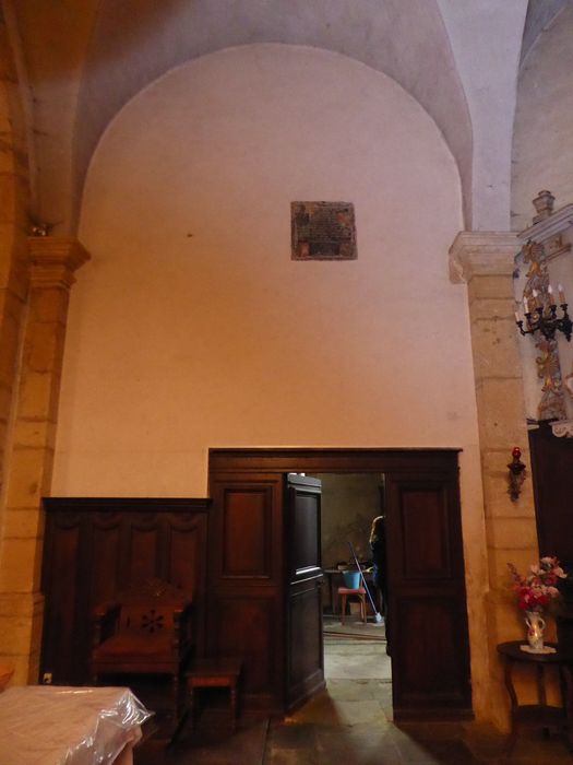 plaque funéraire (inscription funéraire) de Gratian de Laval, seigneur de Bazeilles et son fils Jean