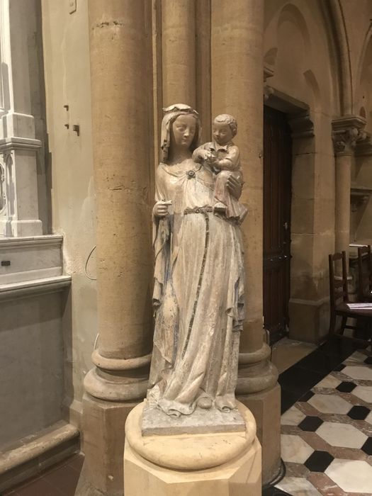 statue : Vierge à l'Enfant