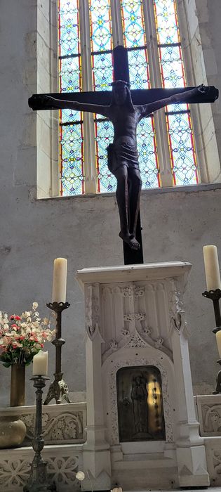 statue : Christ en croix