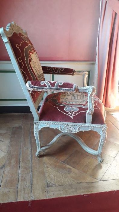 fauteuil n°4, profil droit