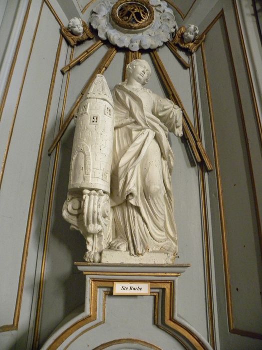 statue : Sainte Barbe