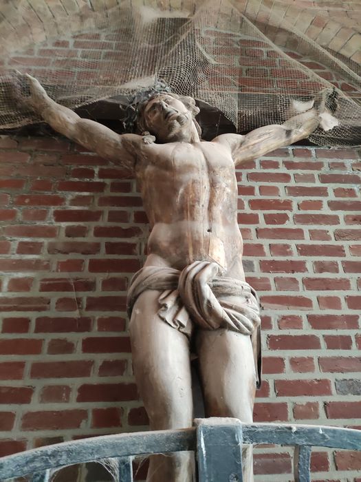 statue : Christ en croix