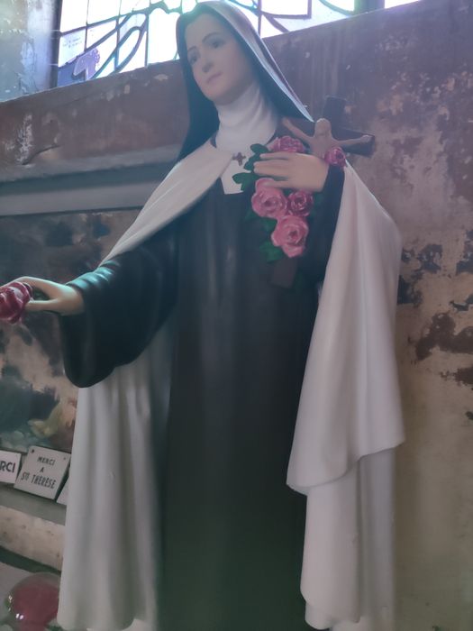 statue : Sainte Thérèse de l'Enfant Jésus