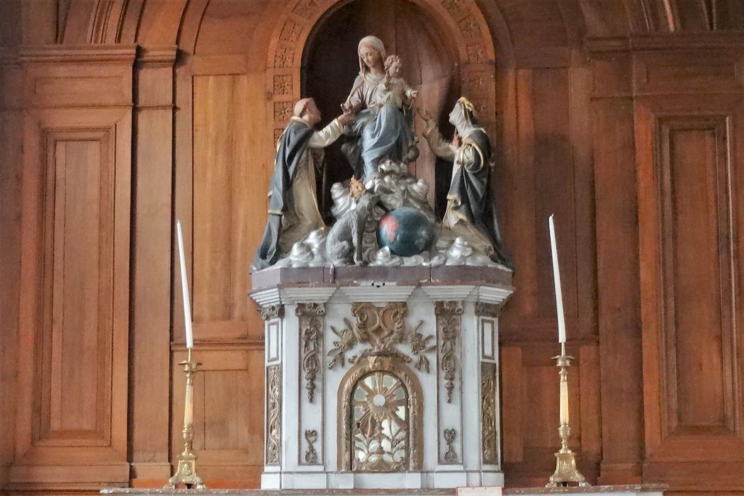 autel latéral dit de la Sainte-Vierge avec son tabernacle et son retable