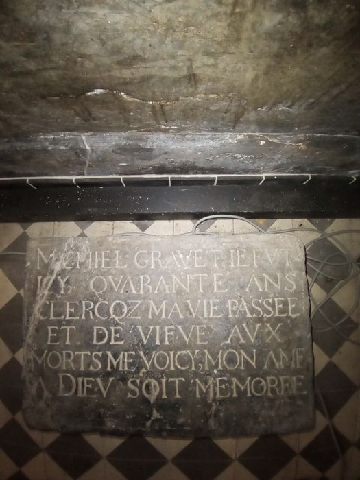 plaque funéraire de Michel Gravet, clerc de l'église