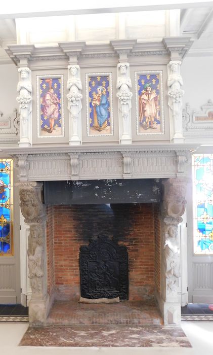 cheminée du grand salon, vue partielle