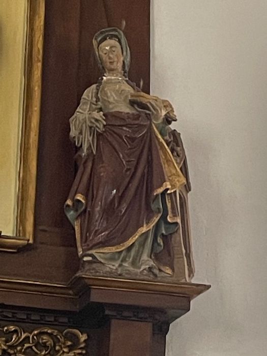 statue (demi nature) : Sainte Barbe