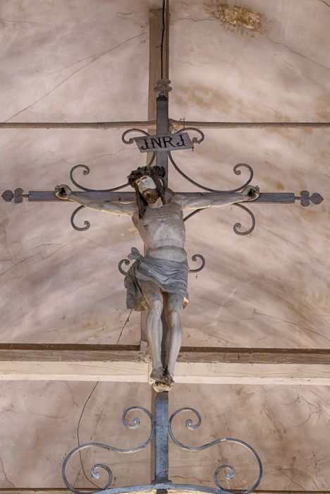 statue : Christ en croix