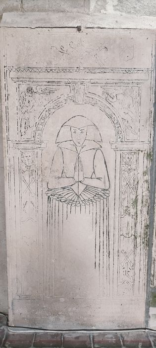 dalle funéraire à effigie gravée de Jehanne de Cornouailles - © Ministère de la Culture (France), Collectif Objets – Tous droits réservés