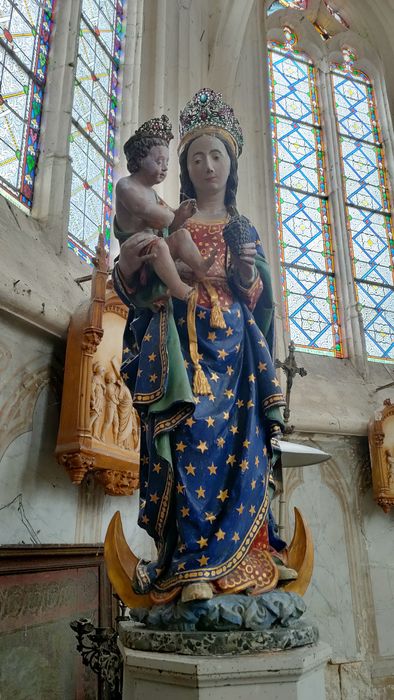 statue : Vierge à l'Enfant à la grappe