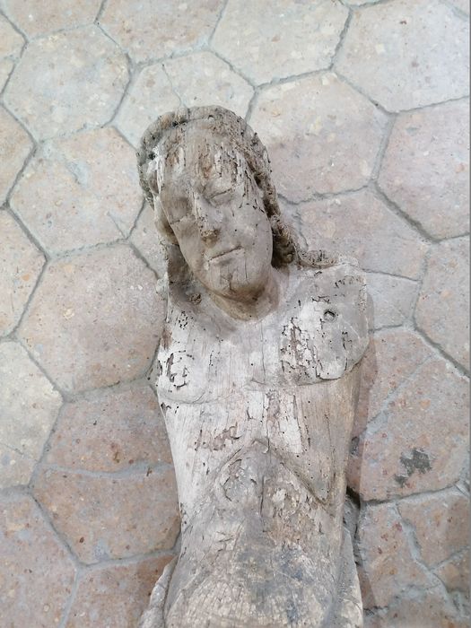 statue (fragment) : Christ en croix