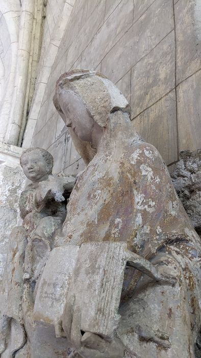 statue : Vierge à l'Enfant, vue partielle