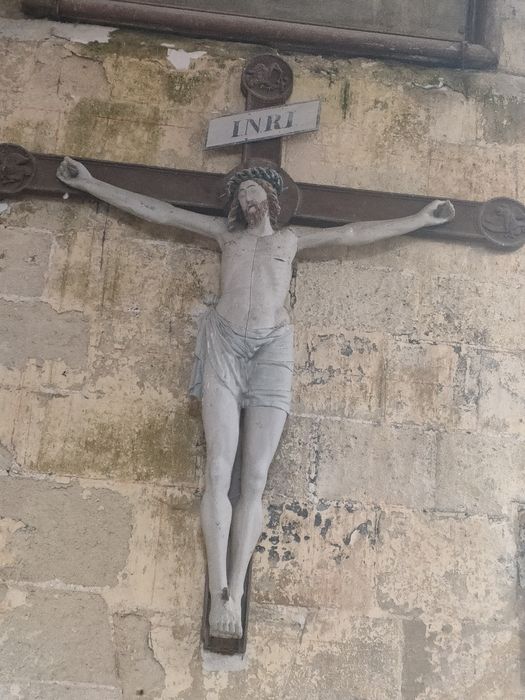 statue : Christ en croix
