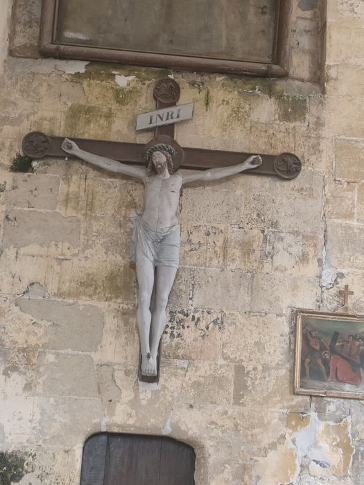 statue : Christ en croix