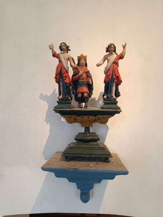 bâton de confrérie : Saint Louis encadré par deux anges