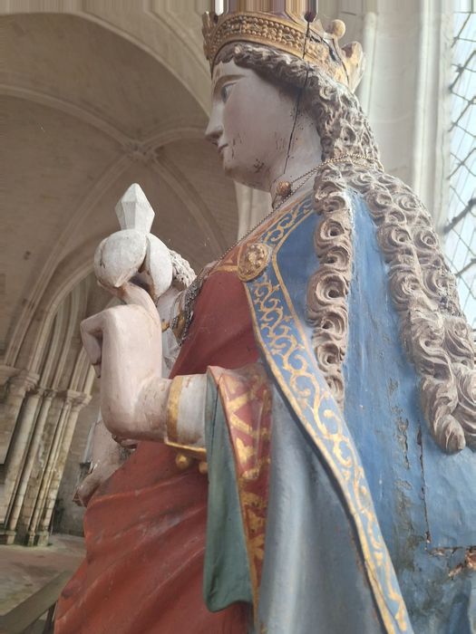 statue : Vierge à l'Enfant, vue partielle