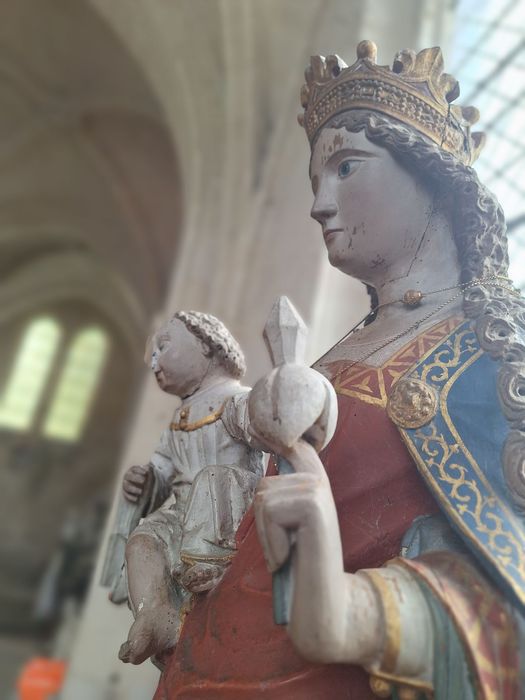 statue : Vierge à l'Enfant, vue partielle