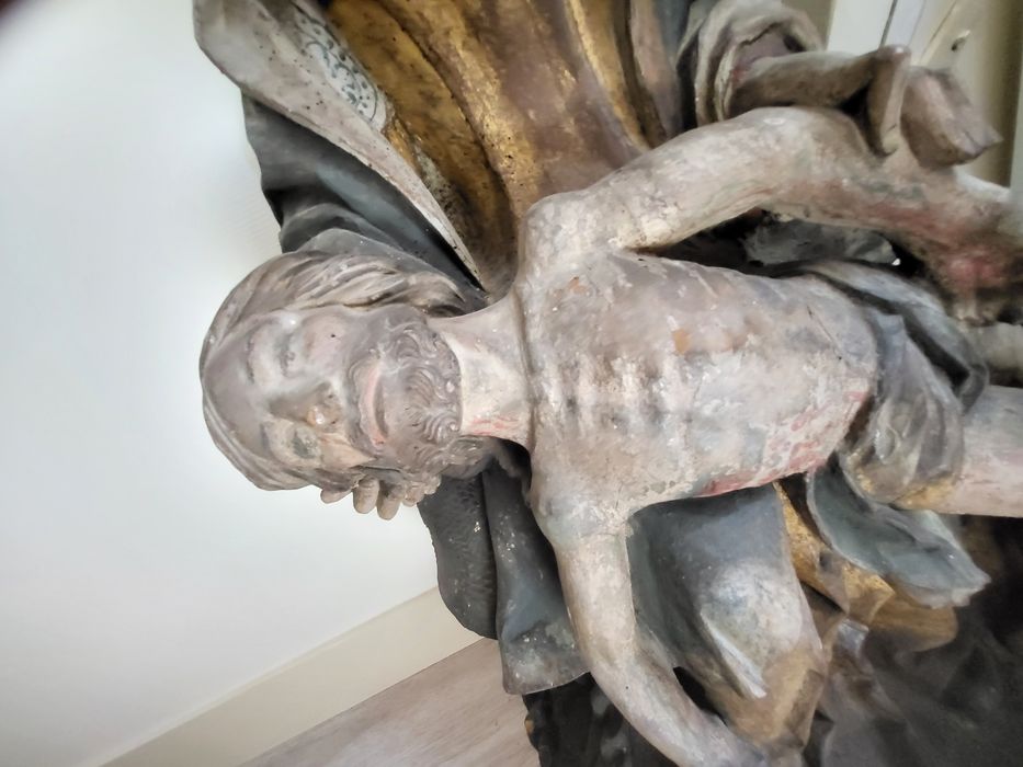 groupe sculpté : Vierge de Pitié, vue partielle