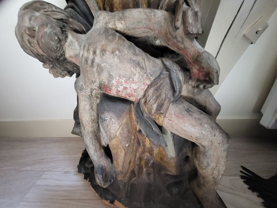 groupe sculpté : Vierge de Pitié, vue partielle