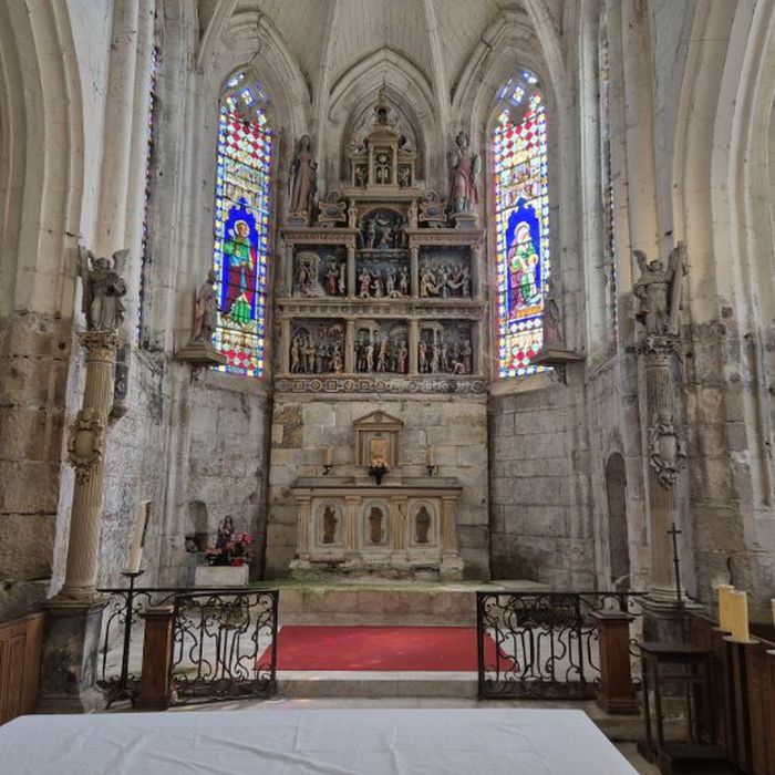 colonnes, retable architecturé