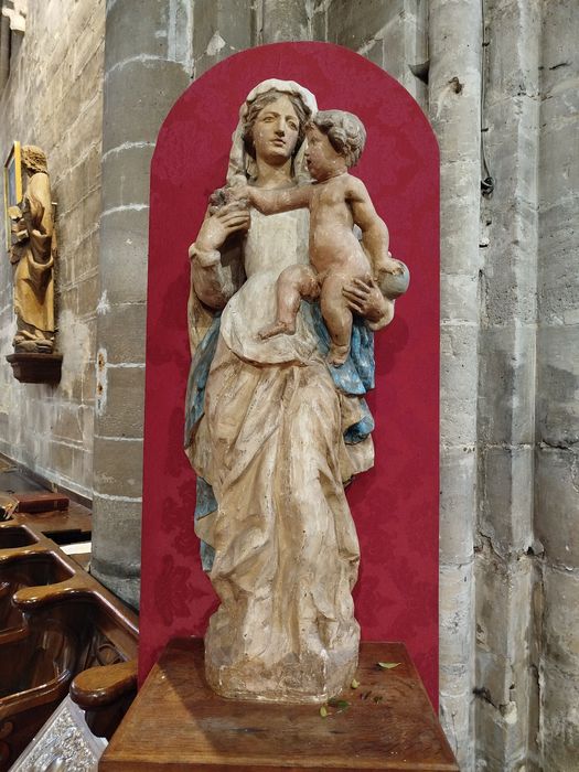 statue : Vierge à l'Enfant