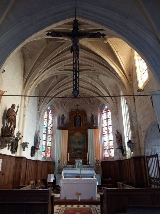 statue : Christ en croix