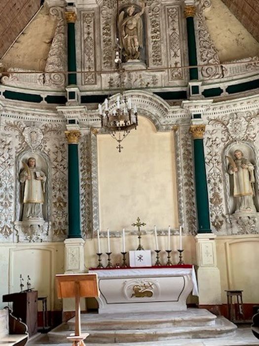 maître-autel, retable, statues : Saint Gervais, Saint Protais, Saint Michel - © Ministère de la Culture (France), Collectif Objets – Tous droits réservés