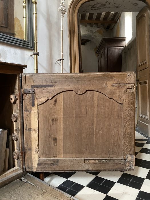 meuble de sacristie, détail du revers d’un vantail