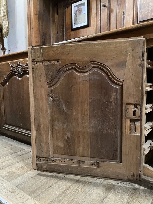 meuble de sacristie, détail du revers d’un vantail