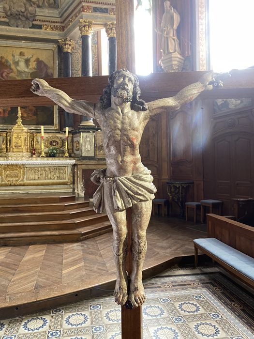 statue : Christ en croix