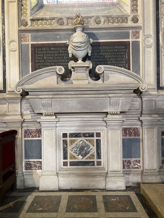 décor de la chapelle de la famille Boucicaut, vue partielle