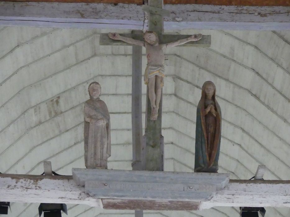 statues (poutre de gloire) : Christ en croix, Vierge, saint Jean - © Ministère de la Culture (France), Collectif Objets – Tous droits réservés