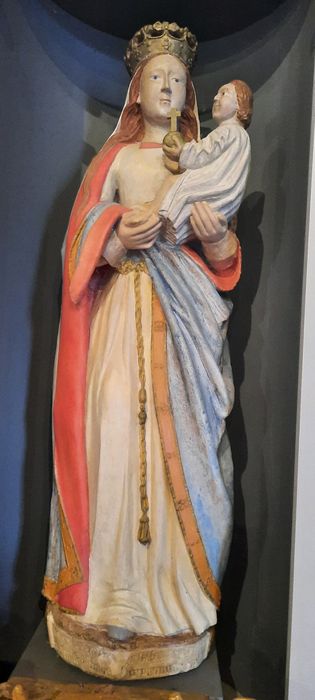 statue : Vierge à l'Enfant