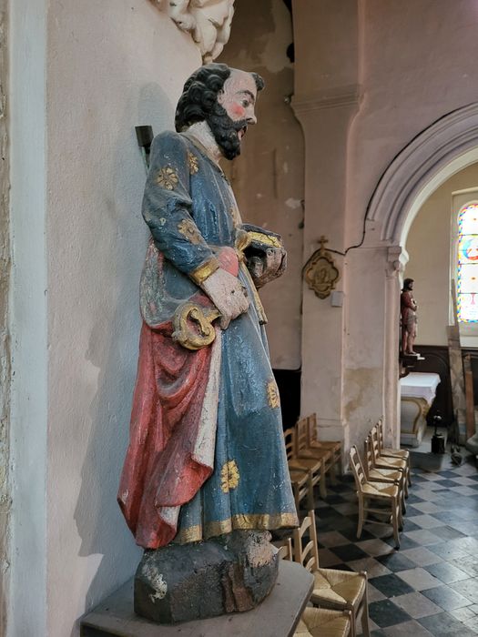 statue : Saint Pierre, profil droit