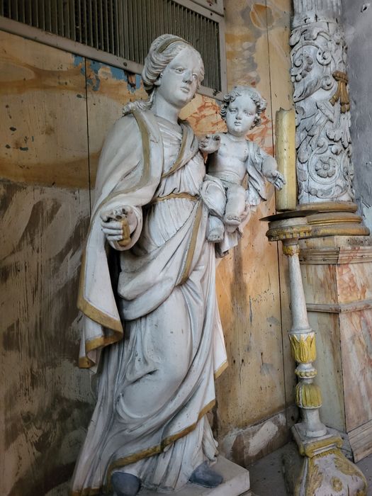 statue : Vierge à l'Enfant