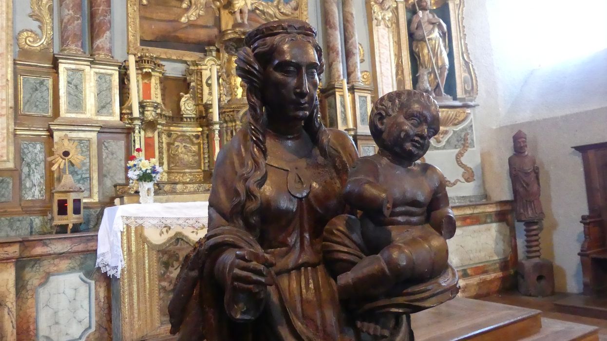 statue : Vierge à l'Enfant, vue partielle