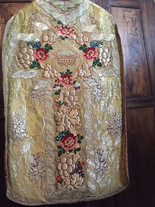 chasuble (ornement or)