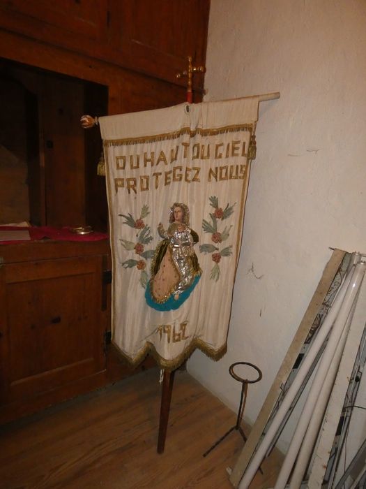 bannière de procession : Vierge à l’Enfant (Du haut du ciel protégez nous)