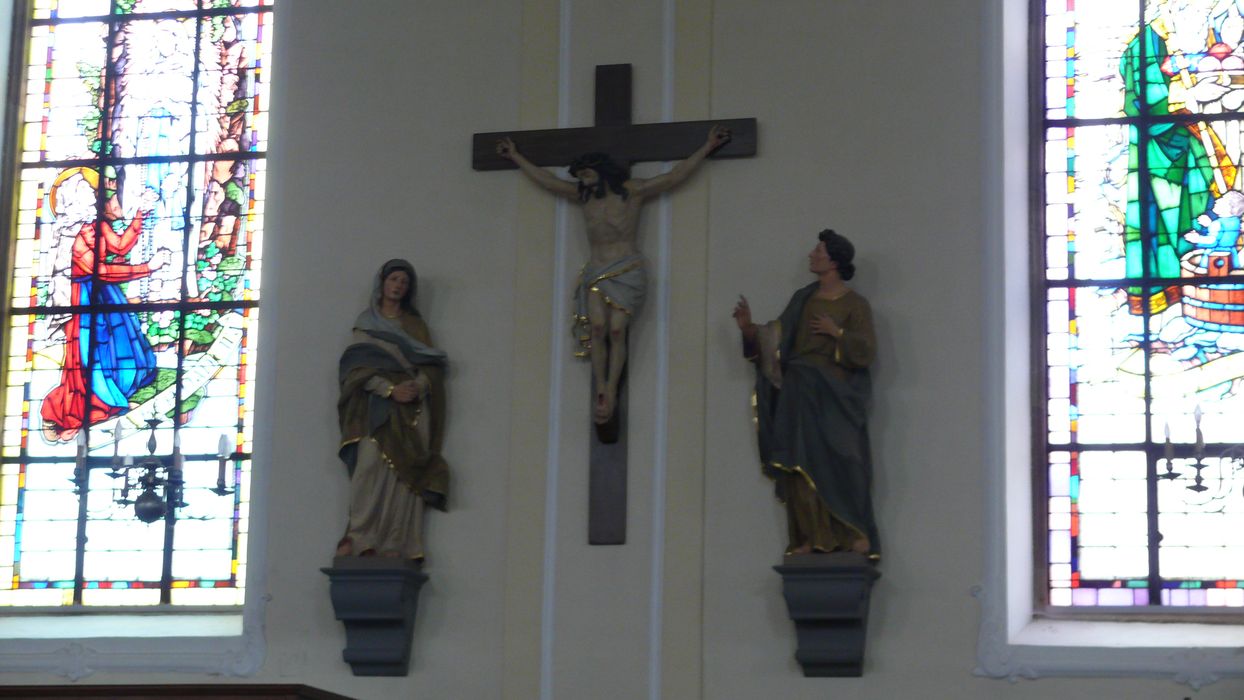 statues : Christ en croix, Vierge, saint Jean