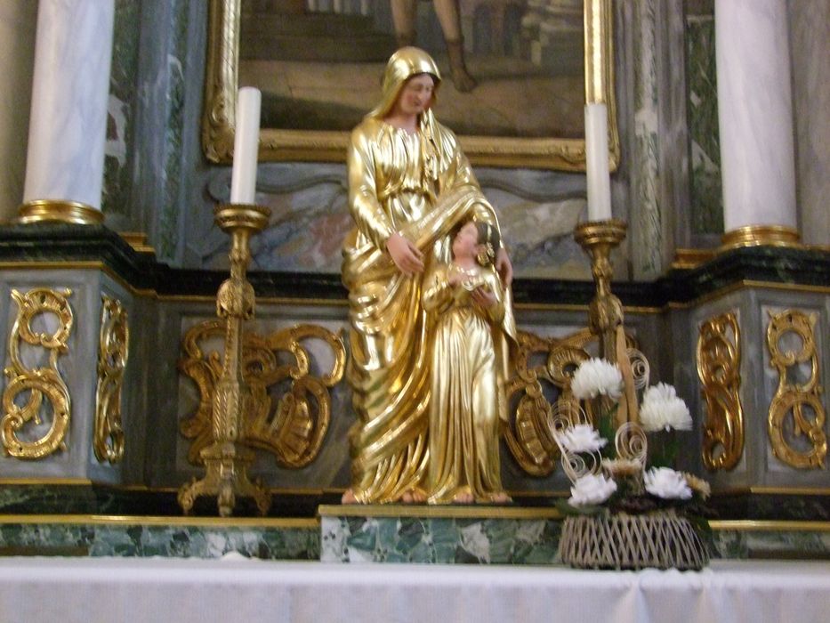 Statue : Vierge à l’Enfant, chandeliers