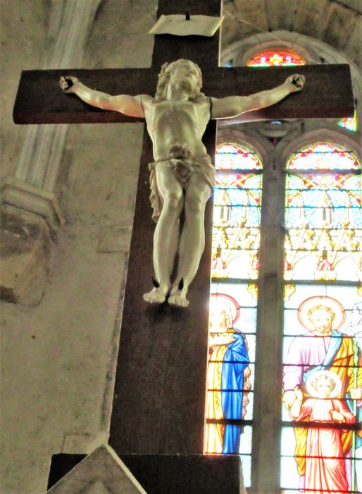 statue : Christ en croix